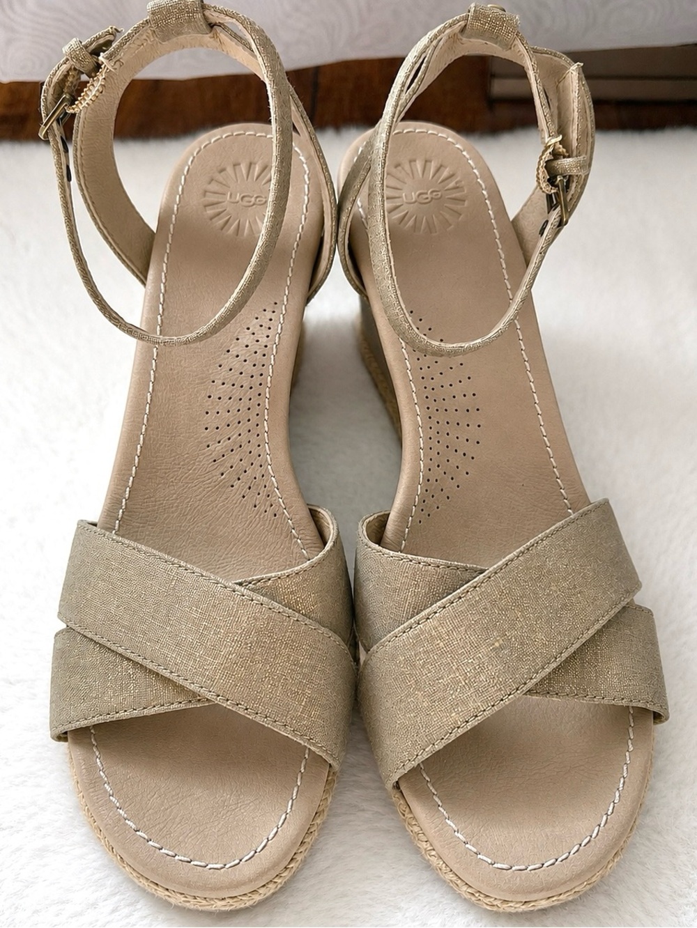 UGG Neutral Metallic Color Linen Wedge Espadrille Sandals Size 7.5 NWOT - Picture 2 of 12